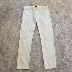 31 x 32 J.Crew Stretch chinos in khaki color. Pants are in great condition